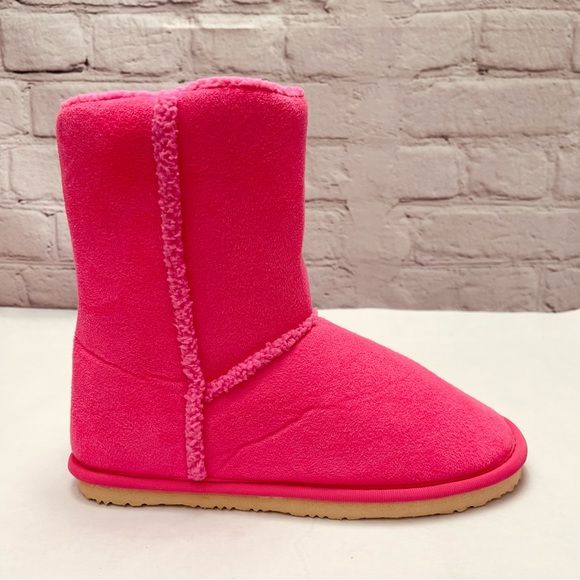 Women's Ugg Style Faux Suede Ankle Boots M (7-8) NWOT - Picture 2 of 8